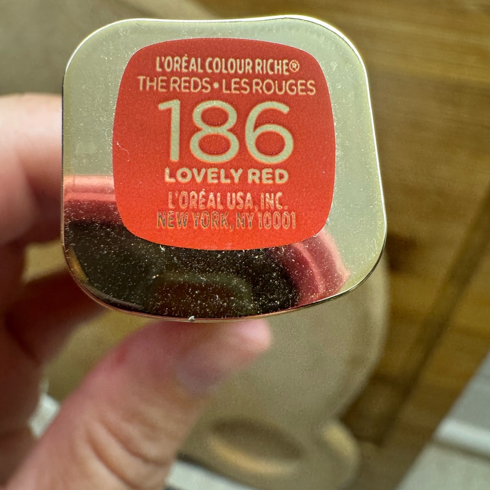 L'Oreal The Reds Collection (New) - Picture 2 of 2